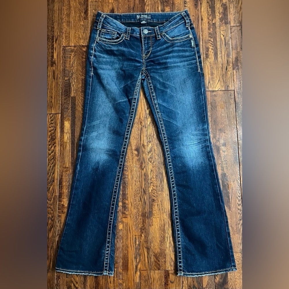 - SILVER Aiko Bootcut Jean in Dark Wash Size 28 Waist / 33 Length